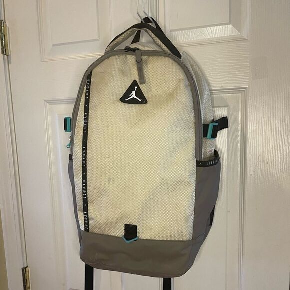 NIKE AIR  JORDAN JUMP MAN  15'' INCH LAP TOP POCKET BACK PACK beige &gray nylon - Picture 1 of 16